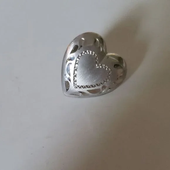 🩶 Vintage Beau B Heart Stud Earrings .925 Sterling Silver Beaucraft NWOT - Picture 2 of 7